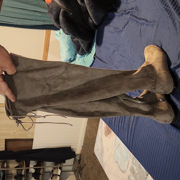 Boots - Picture 3 of 3